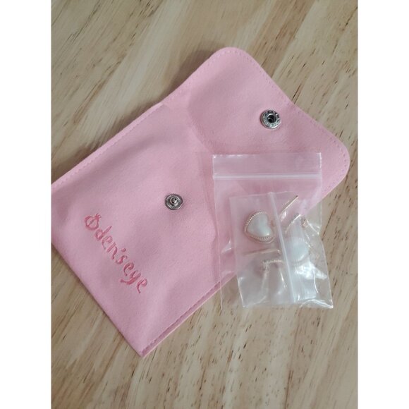 Oden's Eye - Rock Legend: Heart Shaped Pearl Stud Earrings - Picture 7 of 7